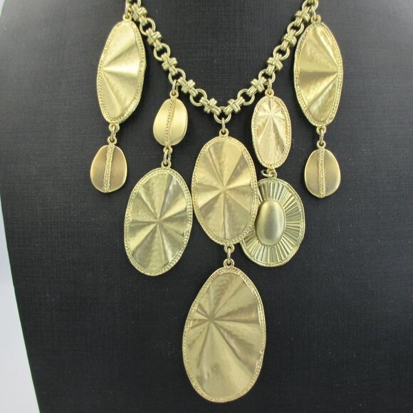 Chico's Gold Textured Leaves Pendant Bib Necklace NWT Nature Coastal Boho - Picture 6 of 8